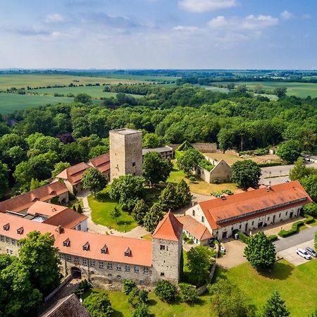Hotel Burg Wanzleben Экстерьер фото