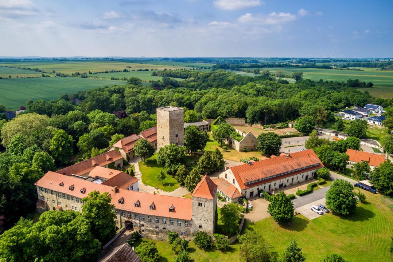Hotel Burg Wanzleben Экстерьер фото