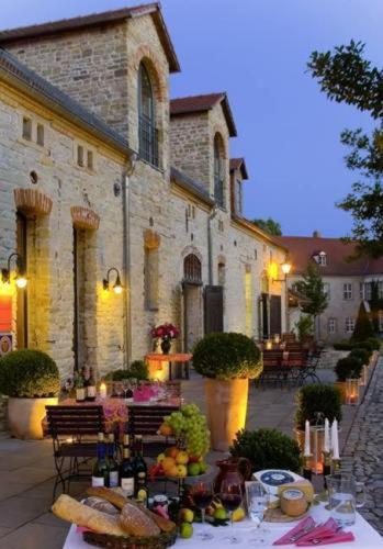 Hotel Burg Wanzleben Экстерьер фото