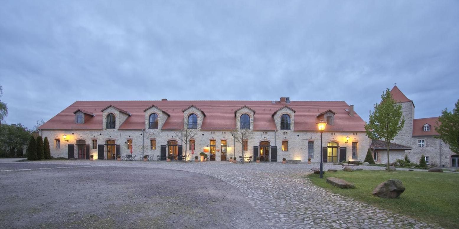 Hotel Burg Wanzleben Экстерьер фото