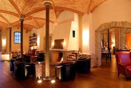 Hotel Burg Wanzleben Экстерьер фото