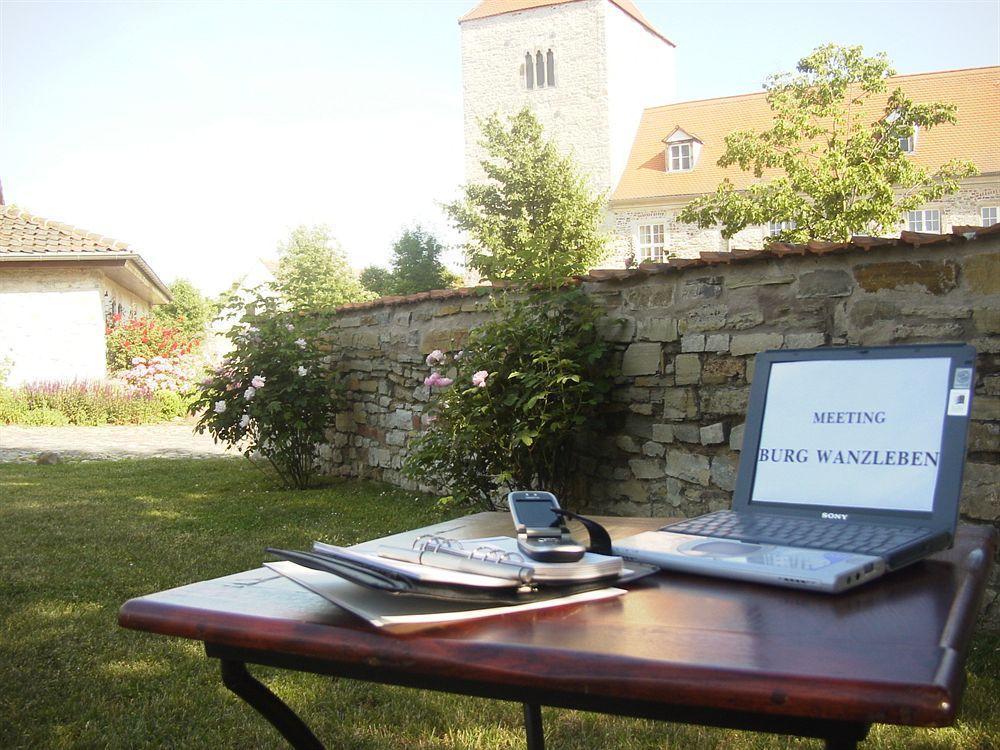 Hotel Burg Wanzleben Экстерьер фото