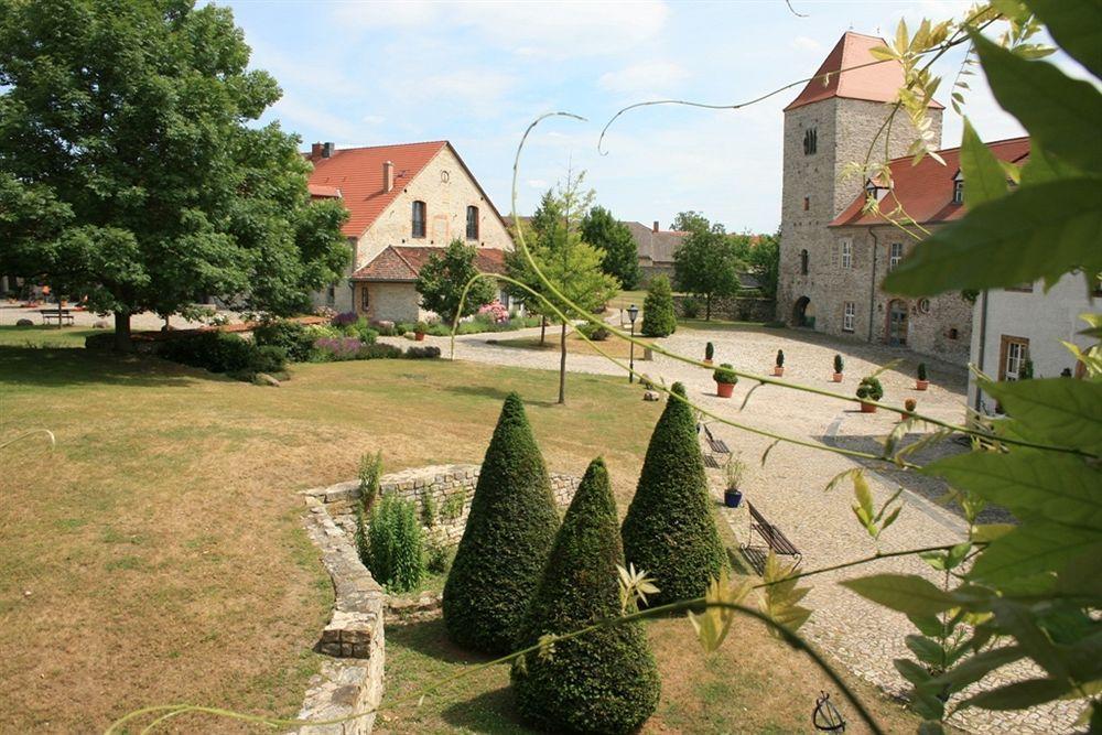 Hotel Burg Wanzleben Экстерьер фото