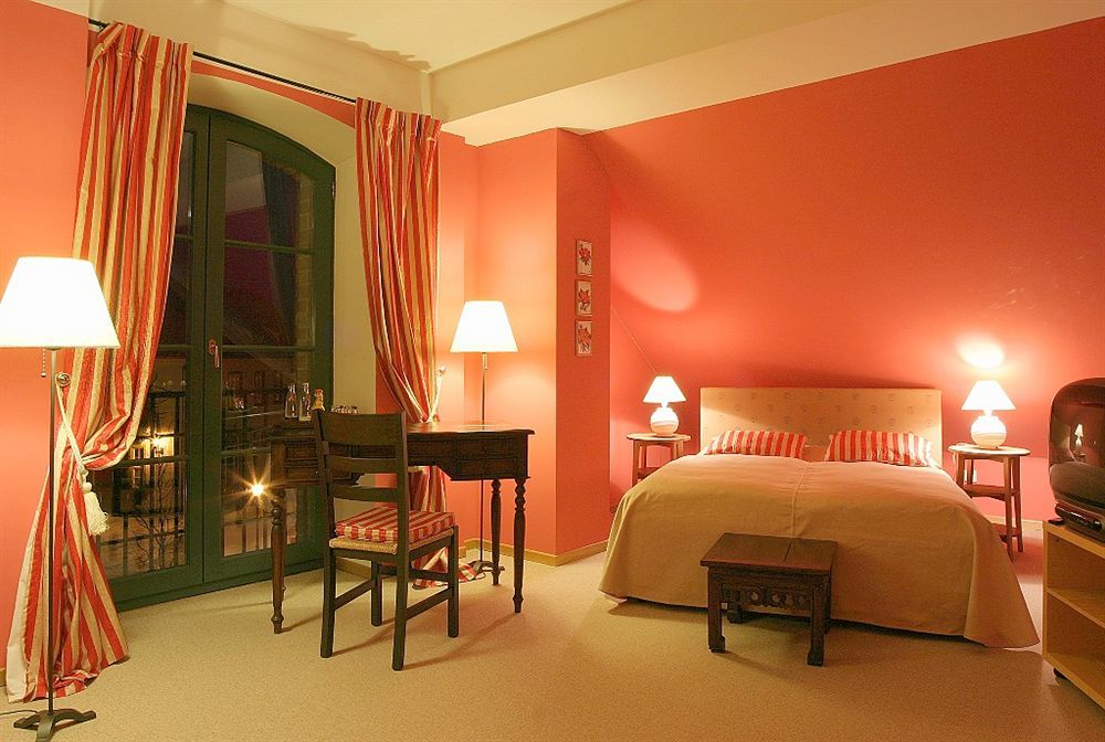 Hotel Burg Wanzleben Экстерьер фото