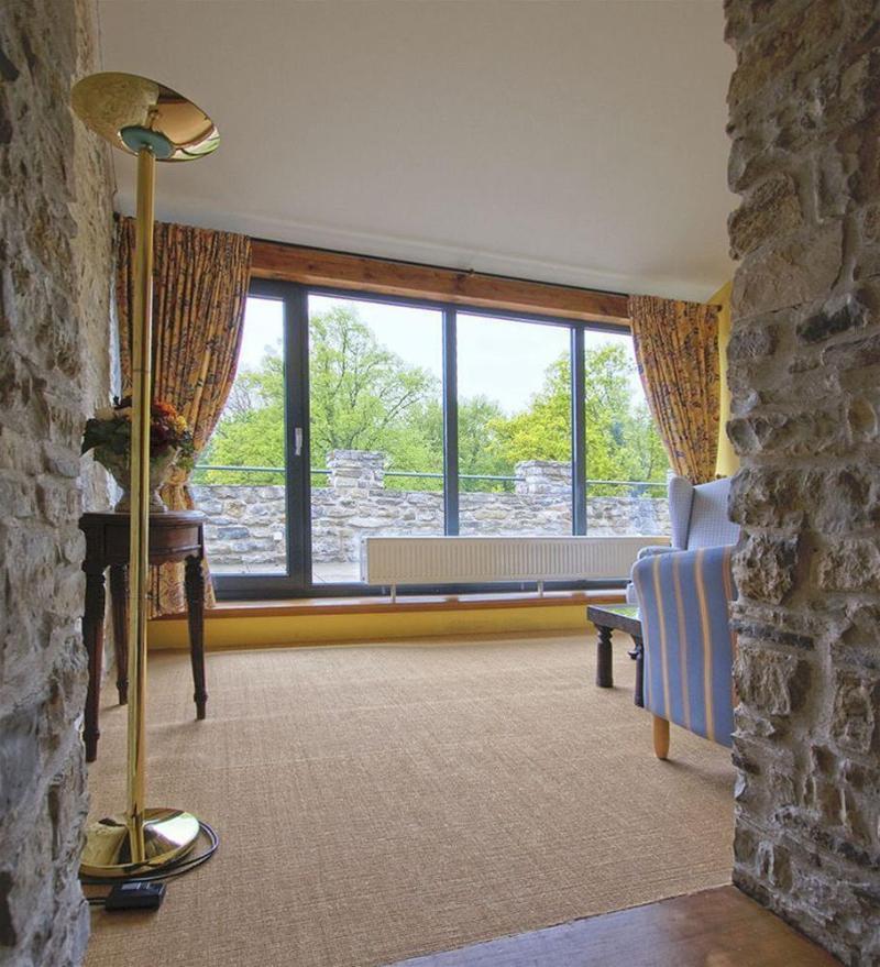 Hotel Burg Wanzleben Экстерьер фото