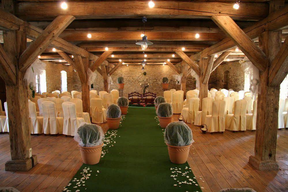 Hotel Burg Wanzleben Экстерьер фото